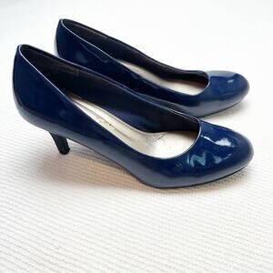 Comfort Plus by Predictions Navy Heels size 8